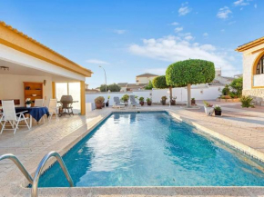 PMT26 - Large Villa, with private garden and pool, Quesada